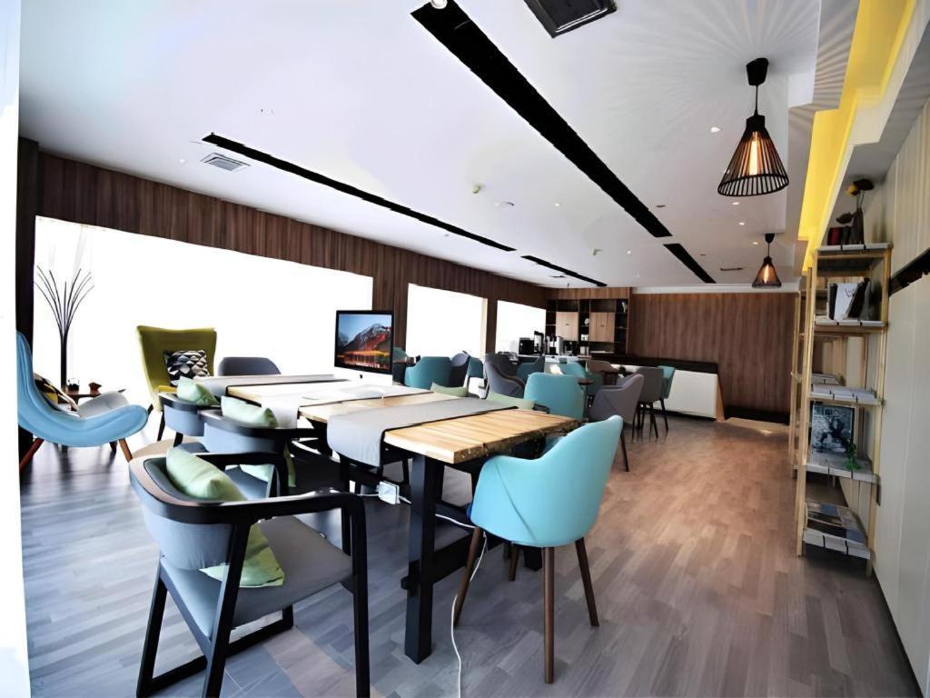 Jinjiang Metropolo Hotel Nanjing Jiangjun Dadao Hehai University Branch Bagian luar foto