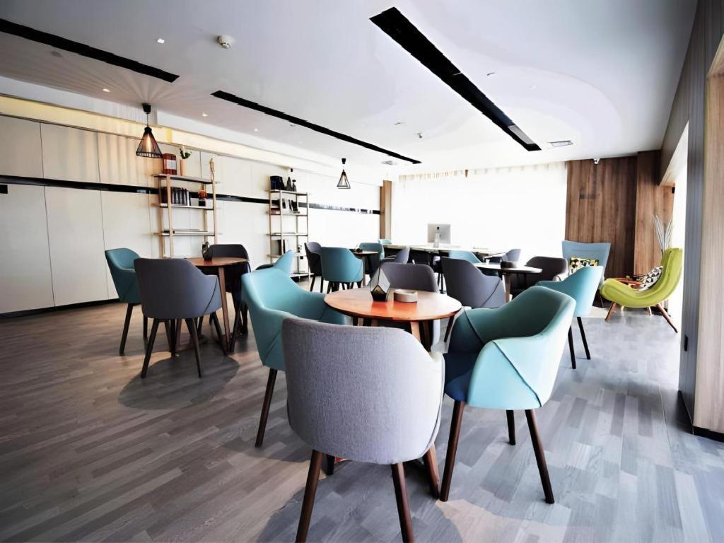 Jinjiang Metropolo Hotel Nanjing Jiangjun Dadao Hehai University Branch Bagian luar foto