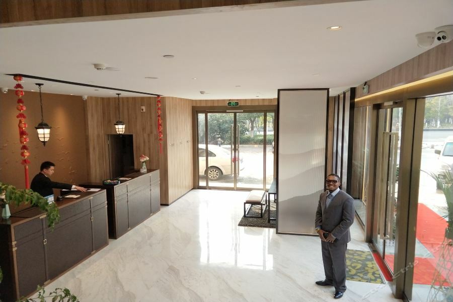 Jinjiang Metropolo Hotel Nanjing Jiangjun Dadao Hehai University Branch Bagian luar foto
